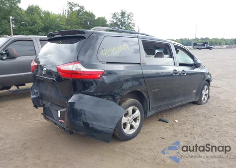 2015 Toyota Sienna Le 8 Passenger z USA, uszkodzony, nr VIN 5TDKK3DC7FS593662